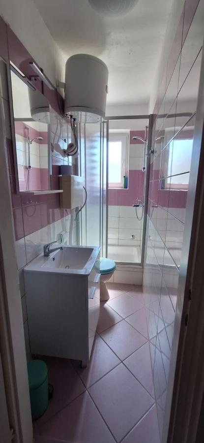 Apartments Villa Milenka โนวาลยา ภายนอก รูปภาพ