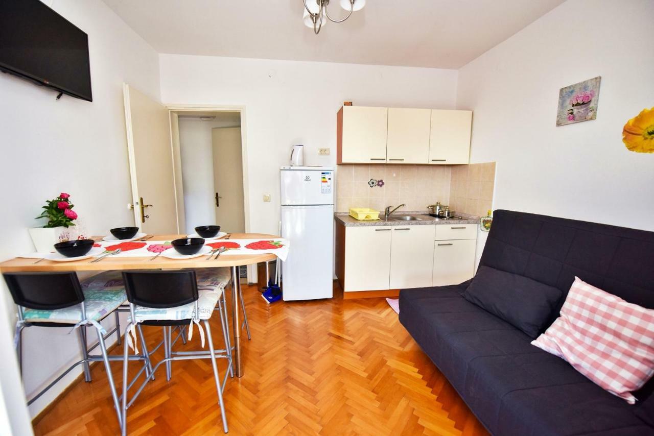 Apartments Villa Milenka โนวาลยา ภายนอก รูปภาพ